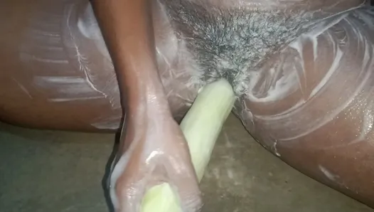 Nethu Ke Chut Videos - Neetu bhabhi fucking itself with cucumber. during bath. | xHamster
