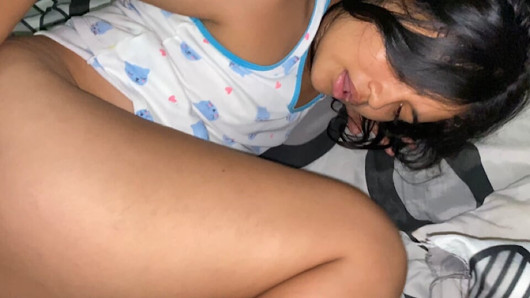 我的继兄夺走了我的性交欲望，并用牛奶填满了我的屁股，这真是太美味了