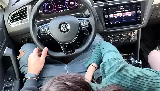 Risky blowjob and sex in the car