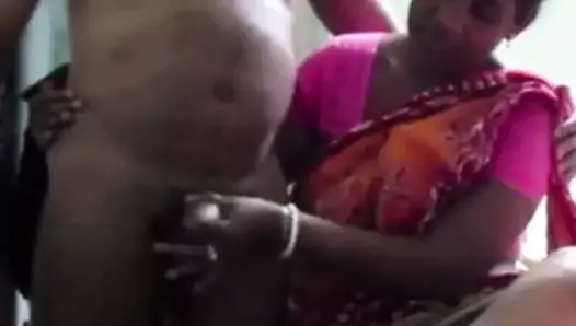 Free Indian Saree Aunty Porn Videos | xHamster