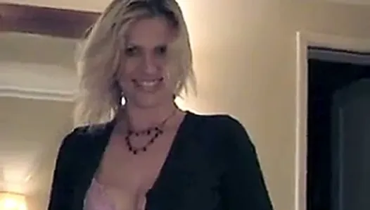 GF wears lingerie in hotel for BF