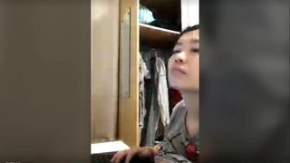 中国人露出狂ストリーマ少女がオナニー、オーガズム